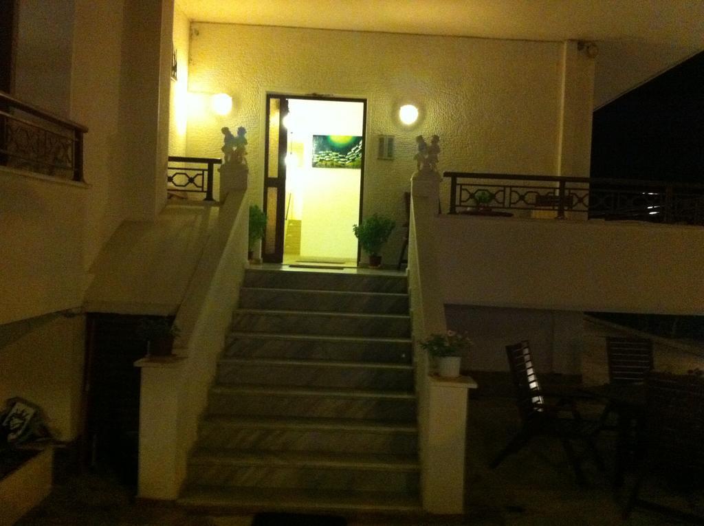 Chris Studios & Apartments Lechaio エクステリア 写真