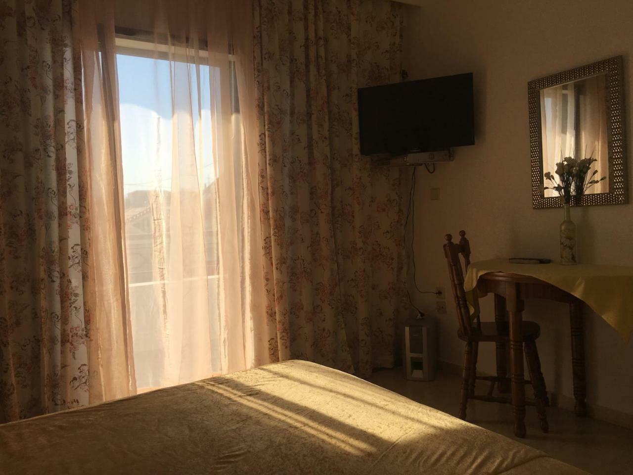 Chris Studios & Apartments Lechaio エクステリア 写真