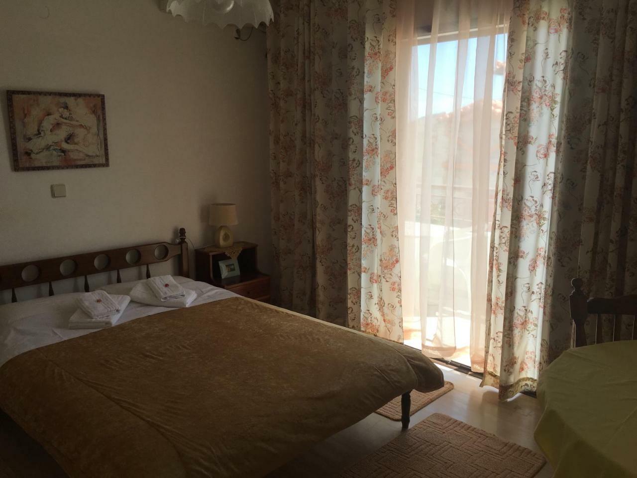 Chris Studios & Apartments Lechaio エクステリア 写真